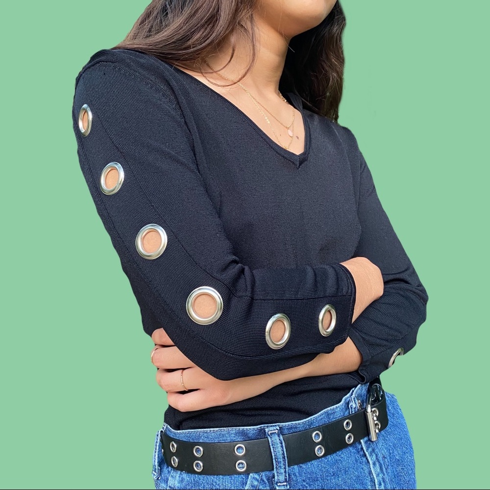🚫SOLD🚫 Grommet Sleeved Top 👽 - Picture 1 of 3